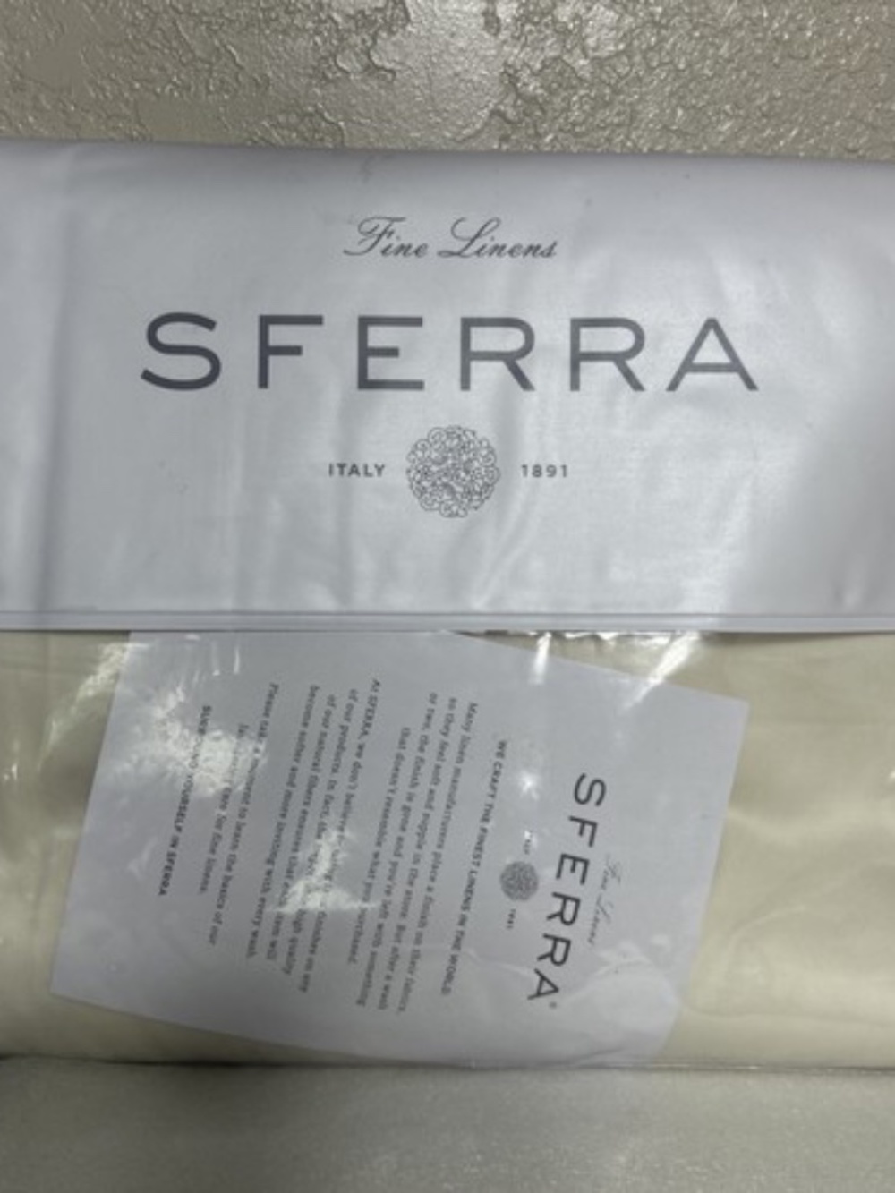 $155 - SFERRA "Celeste" queen fitted sheet - Ivory - hardly used - pristine
